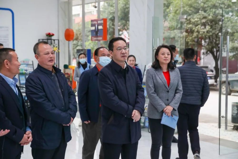 深圳市龙华区委书记王卫率队到我县考察对接扶贫协作工作